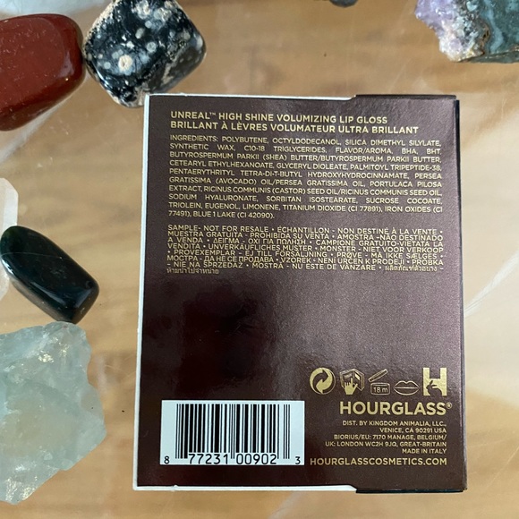 Hourglass Unreal High shine volumizing lip gloss - Picture 4 of 6